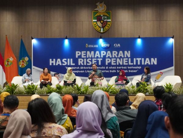 Penelitian: 81% Siswa SD Alami Peningkatan Literasi Dasar Lewat Aktivitas Menulis Tangan di Atas Kertas