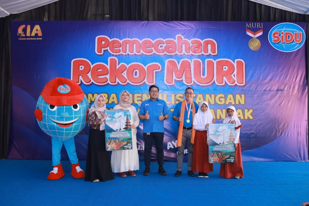 Gelar Lomba Menulis Tangan Bagi Siswa SD Terbanyak, SiDU Raih Rekor MURI